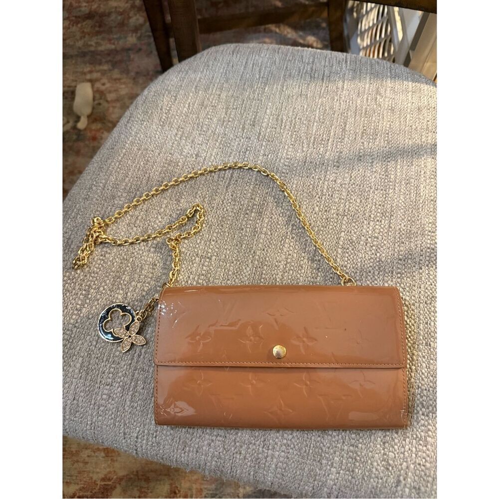 VTG Louis Vuitton Patent Leather Crossbody Wallet in Tan/blush with Gold Chain
